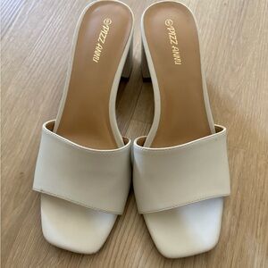 Women’s Low Block Chunky Heeled Mules/Heels